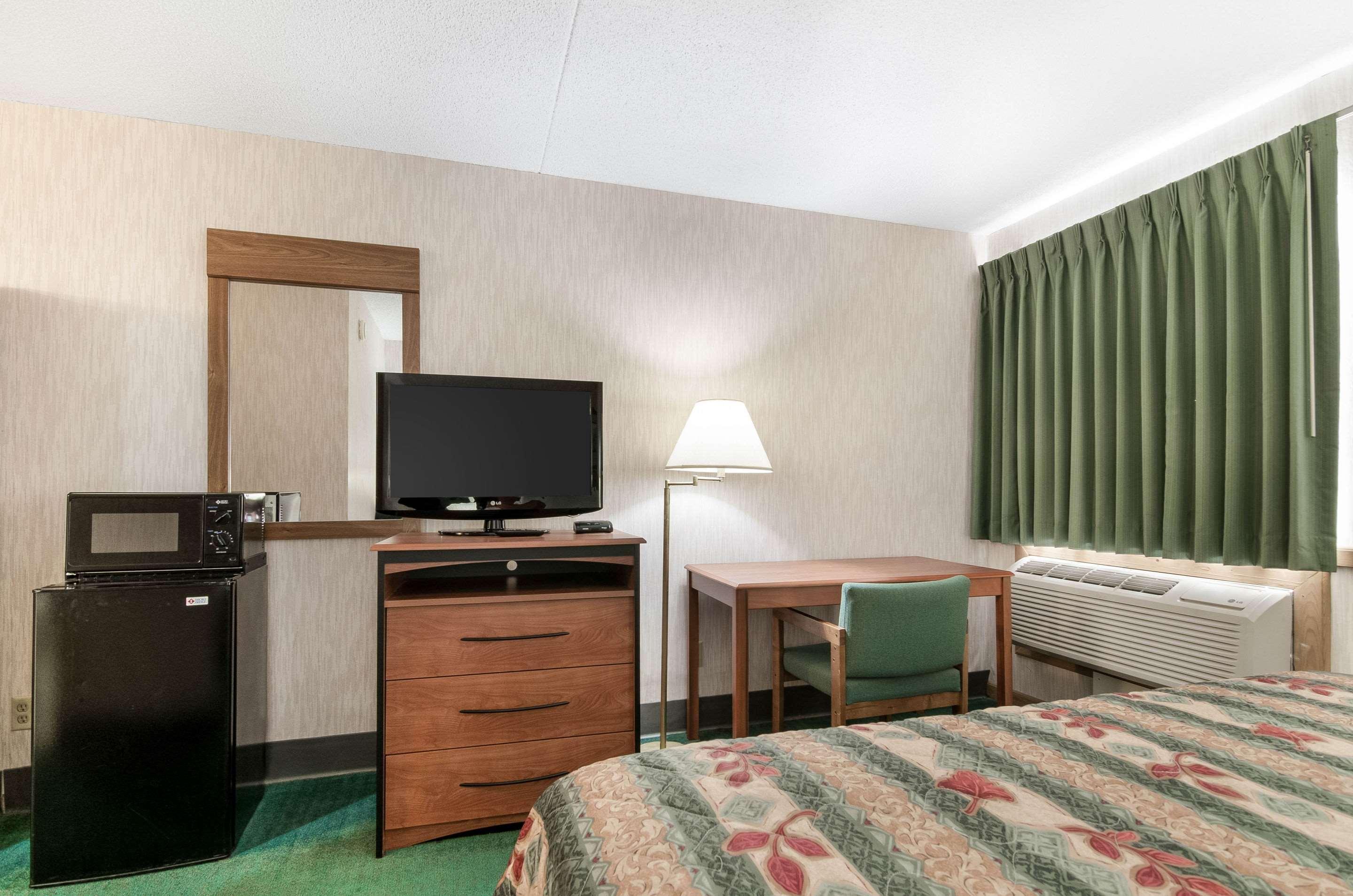 Econo Lodge Emporia Buitenkant foto