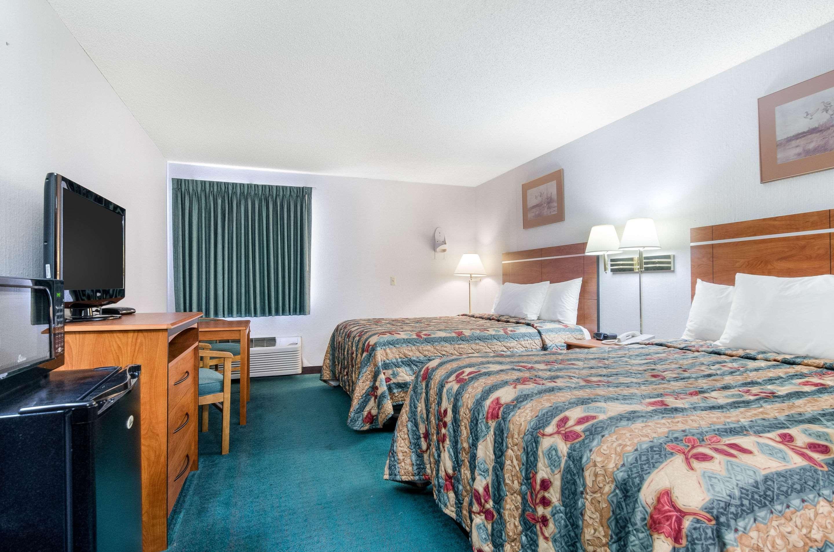 Econo Lodge Emporia Buitenkant foto