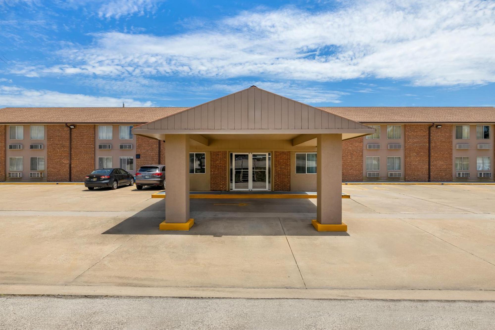 Econo Lodge Emporia Buitenkant foto