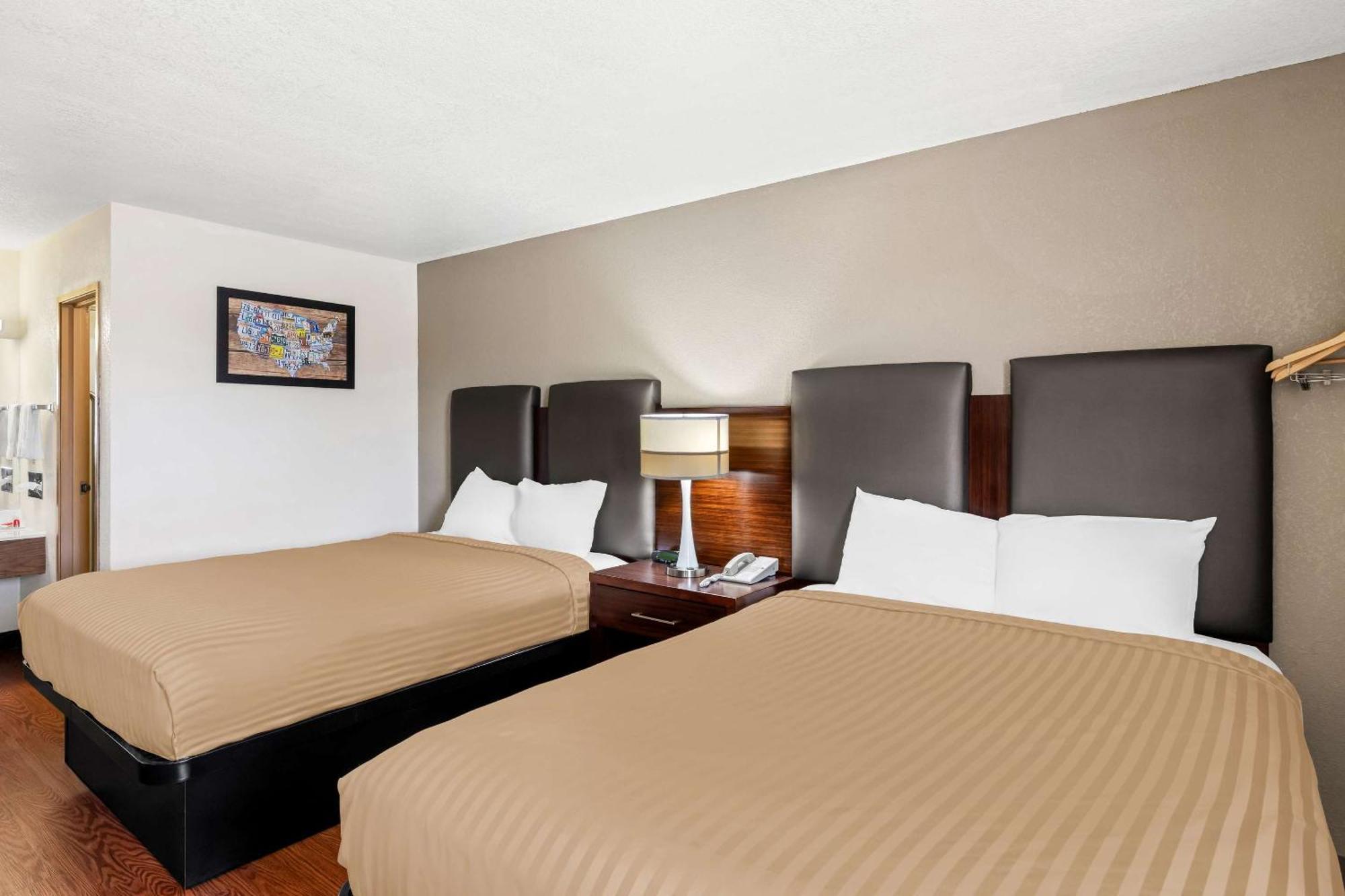 Econo Lodge Emporia Buitenkant foto