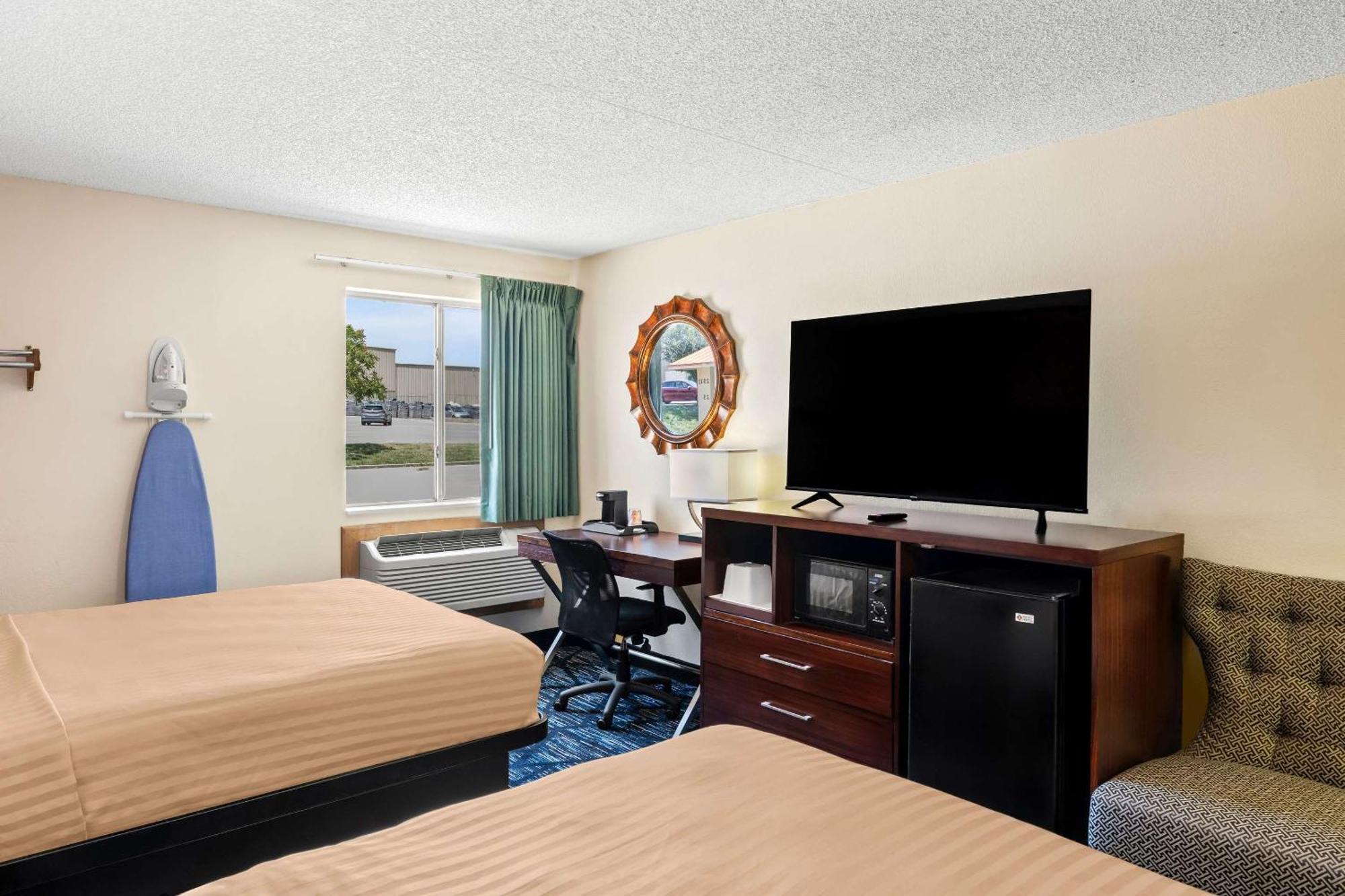 Econo Lodge Emporia Buitenkant foto