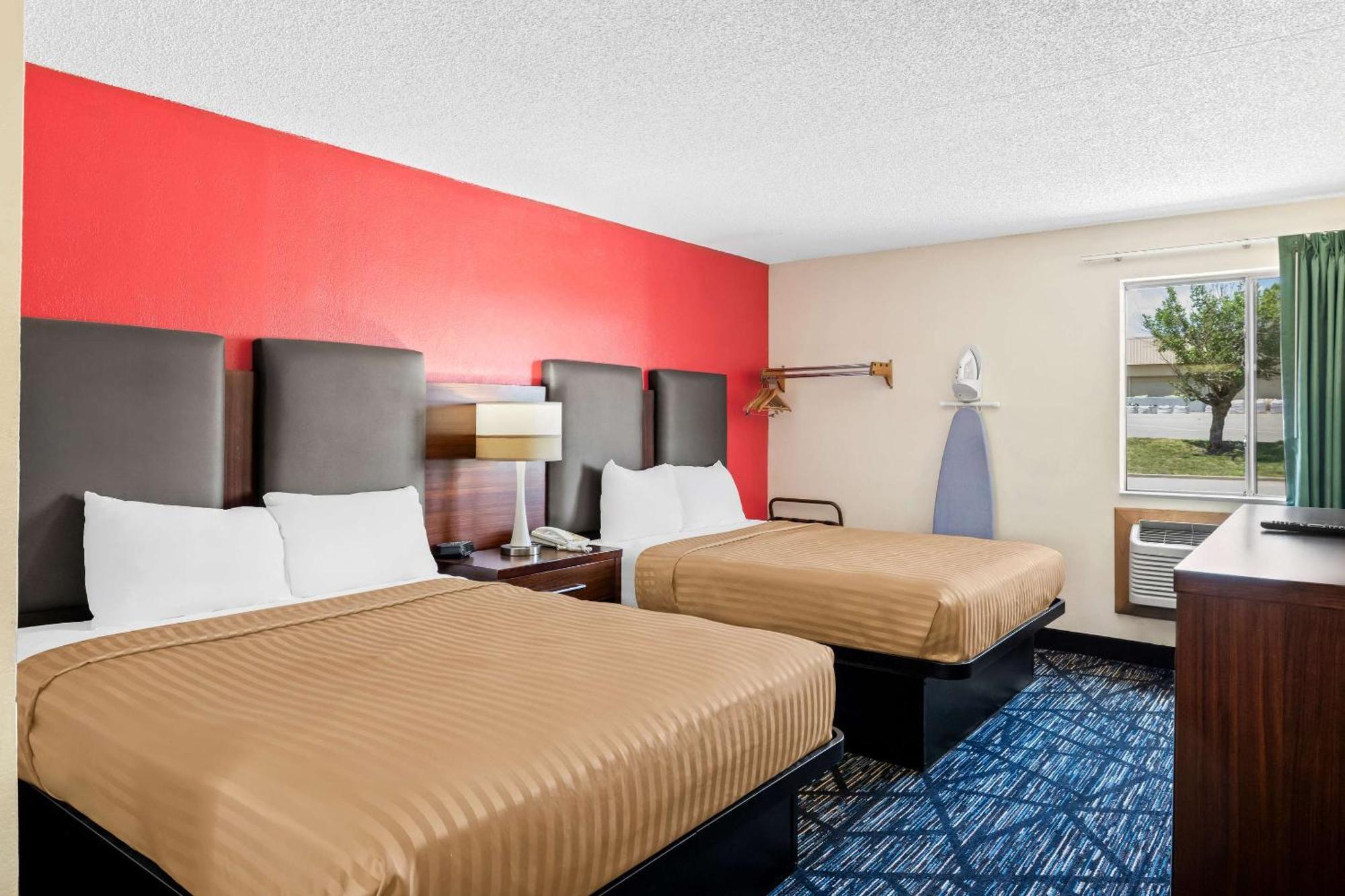 Econo Lodge Emporia Buitenkant foto