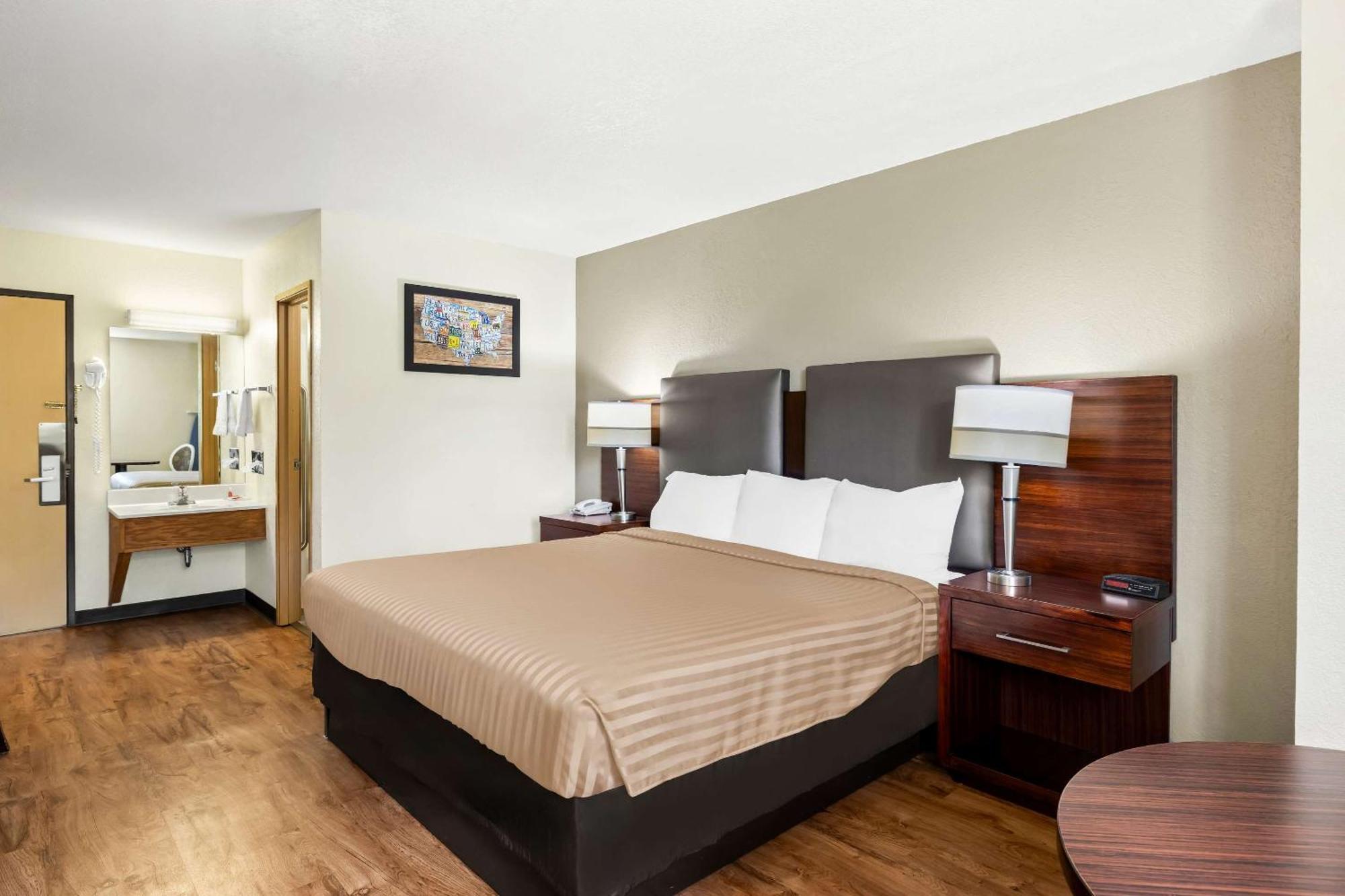 Econo Lodge Emporia Buitenkant foto