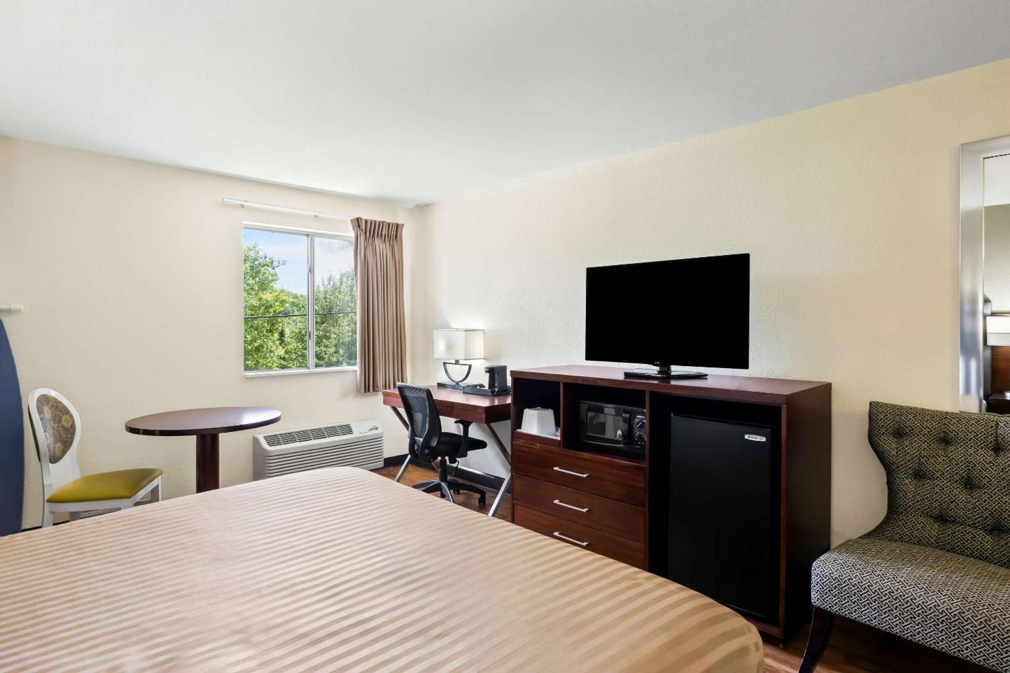 Econo Lodge Emporia Buitenkant foto