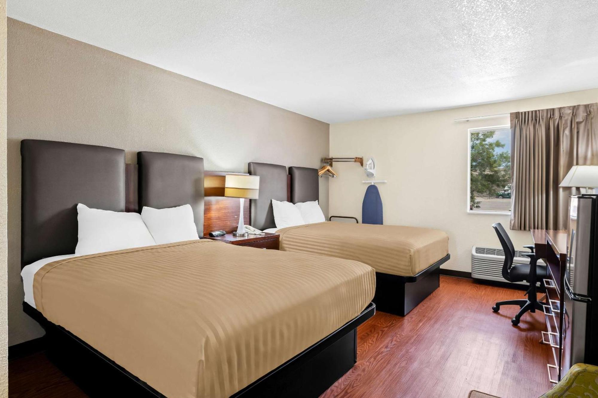 Econo Lodge Emporia Buitenkant foto