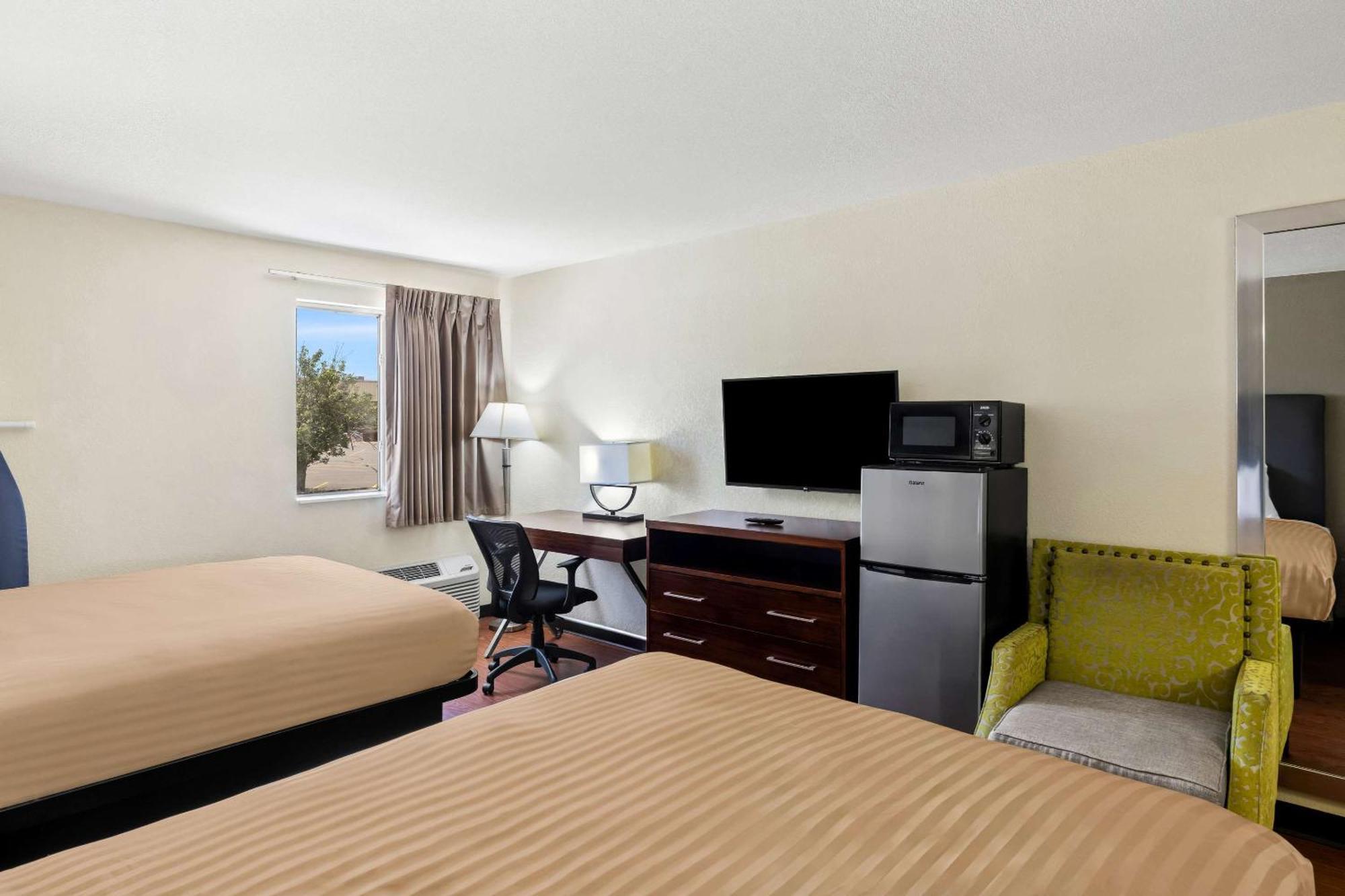 Econo Lodge Emporia Buitenkant foto