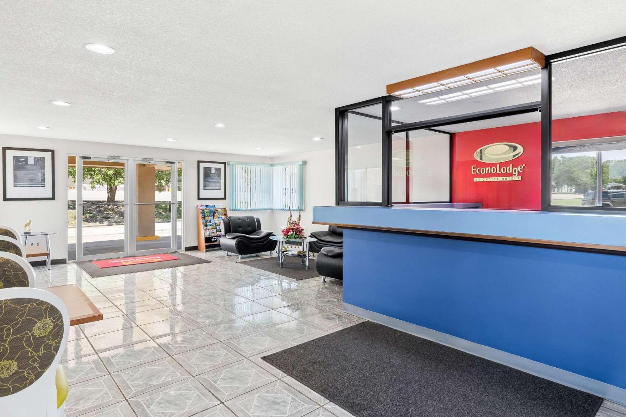 Econo Lodge Emporia Buitenkant foto