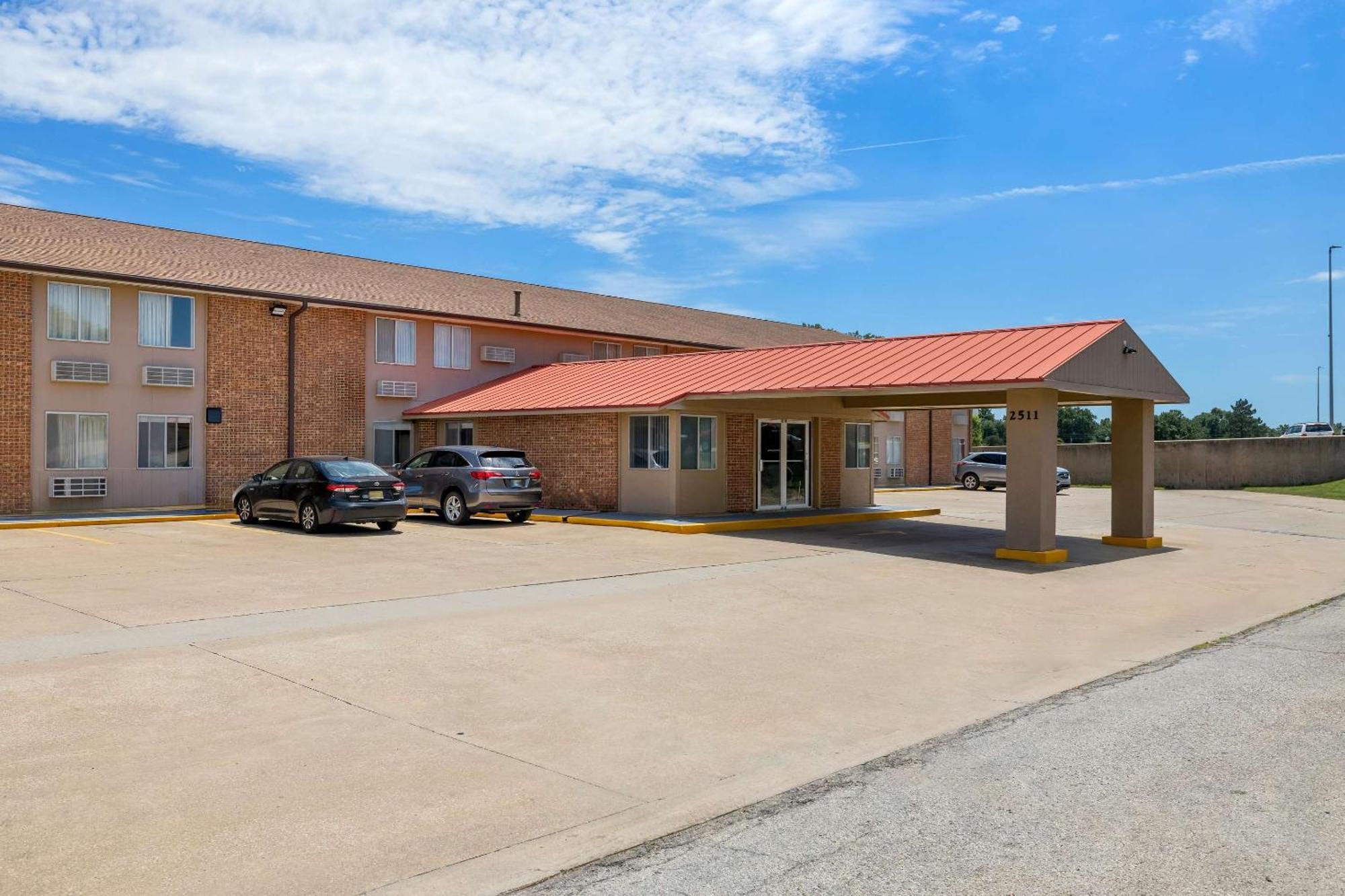 Econo Lodge Emporia Buitenkant foto
